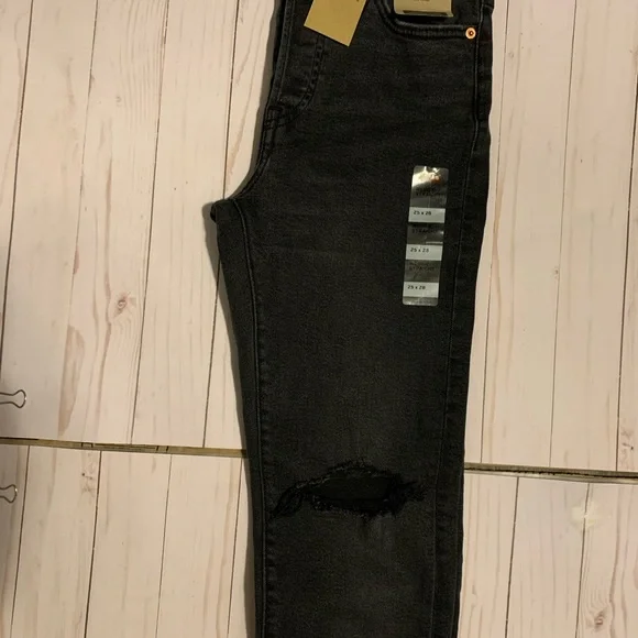 Levi’s Wedgie Straight - Picture 2 of 4